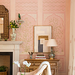 Обои ручная роспись Jharokha Arches Original colourway on pink painted Xuan paper варинант исполнения - 2 | Loft Concept в Липецке
