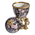 Шкатулка в форме яйца на величественных львах из фарфора с бронзовыми элементами Eden Garden варинант исполнения - 2 | Loft Concept в Липецке