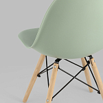 Пластиковый стул на ножках из массива бука Eames Mint варинант исполнения - 6 | Loft Concept в Липецке