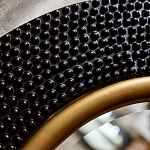 Зеркало в черной фактурной раме с золотым кантом Summon the Light варинант исполнения - 3 | Loft Concept в Липецке