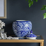 Ваза округлой формы с синей росписью и цветочным узором Blue & White Ornament варинант исполнения - 6 | Loft Concept в Липецке