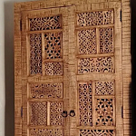 Этнический шкаф с орнаментом резьба из дерева Indian Antique Furniture варинант исполнения - 1 | Loft Concept в Липецке