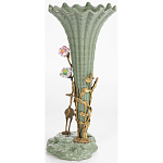 Ваза зеленая фарфоровая с волнистым краем с бронзовой фигуркой журавля Eden Garden  варинант исполнения - 2 | Loft Concept в Липецке