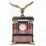 Часы настольные из родонита и бронзы с декором в виде орла Eagle Stone Clock варинант исполнения - 1 | Loft Concept в Липецке