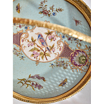 Блюдо круглое с ручкой и голубым фарфоровым дном с цветочным рисунком Blue Garden варинант исполнения - 2 | Loft Concept в Липецке