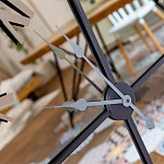 Часы настенные зеркальные с серебряным металлическим циферблатом Mirror Tower Clock варинант исполнения - 3 | Loft Concept в Липецке