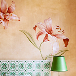 Обои ручная роспись Lilium Special Colourway on yellow painted silk варинант исполнения - 2 | Loft Concept в Липецке