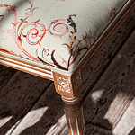 Банкетка из массива бука светло-зеленая с растительным орнаментом Raffael Angel Floral Banquette варинант исполнения - 2 | Loft Concept в Липецке