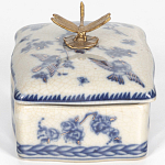 Фарфоровая шкатулка с бронзовой стрекозой Blue and White варинант исполнения - 2 | Loft Concept в Липецке