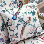 Подушка декоративная с изображением птицы в саду Beige Chinoiserie Birds in the Rose Garden Cushion варинант исполнения - 2 | Loft Concept в Липецке