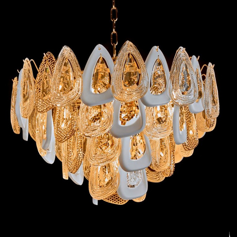 Люстра с многослойными белыми и прозрачными подвесками Character Chandelier Золотой Прозрачный Белый Люстра с многослойными белыми и прозрачными подвесками Character Chandelier Золотой Прозрачный Белый в Липецке | Loft Concept