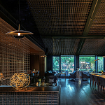 Подвесной светильник с золотым металлическим плафоном округлой формы и декоративным элементом из чёрного мрамора Midnight Grace  варинант исполнения - 3 | Loft Concept в Липецке