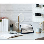 Настольная лампа белым изогнутым плафоном на круглой подставке Luke Lampco Tracer Lamp варинант исполнения - 5 | Loft Concept в Липецке